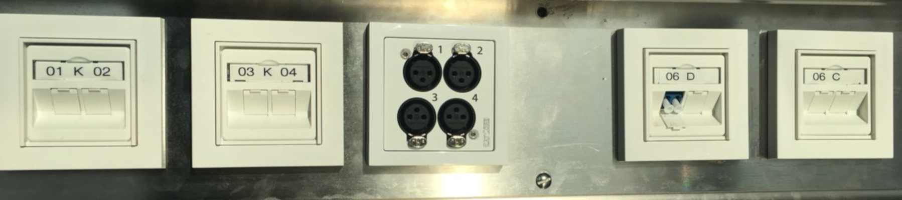 AUDIO INPUTS IN WELCOME COUNTER